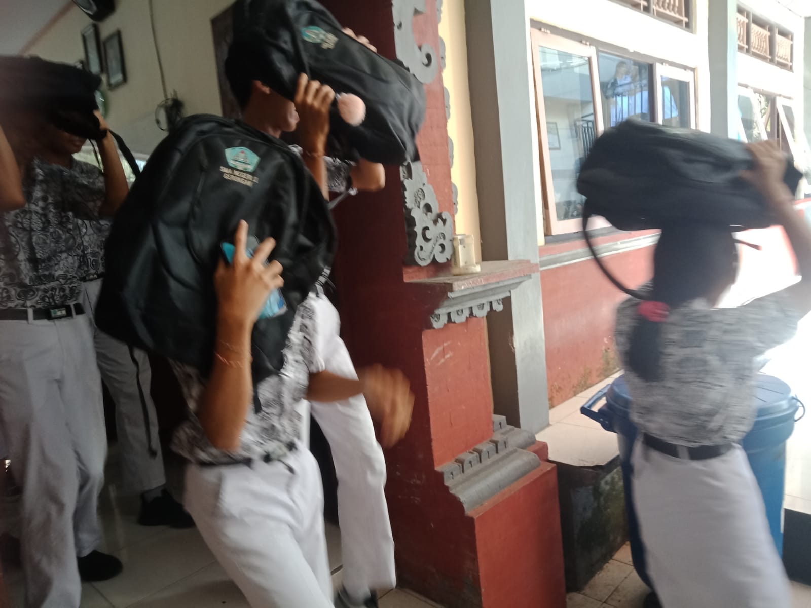 Simulasi Mitigasi Bencana di SMAN 1 Gerokgak