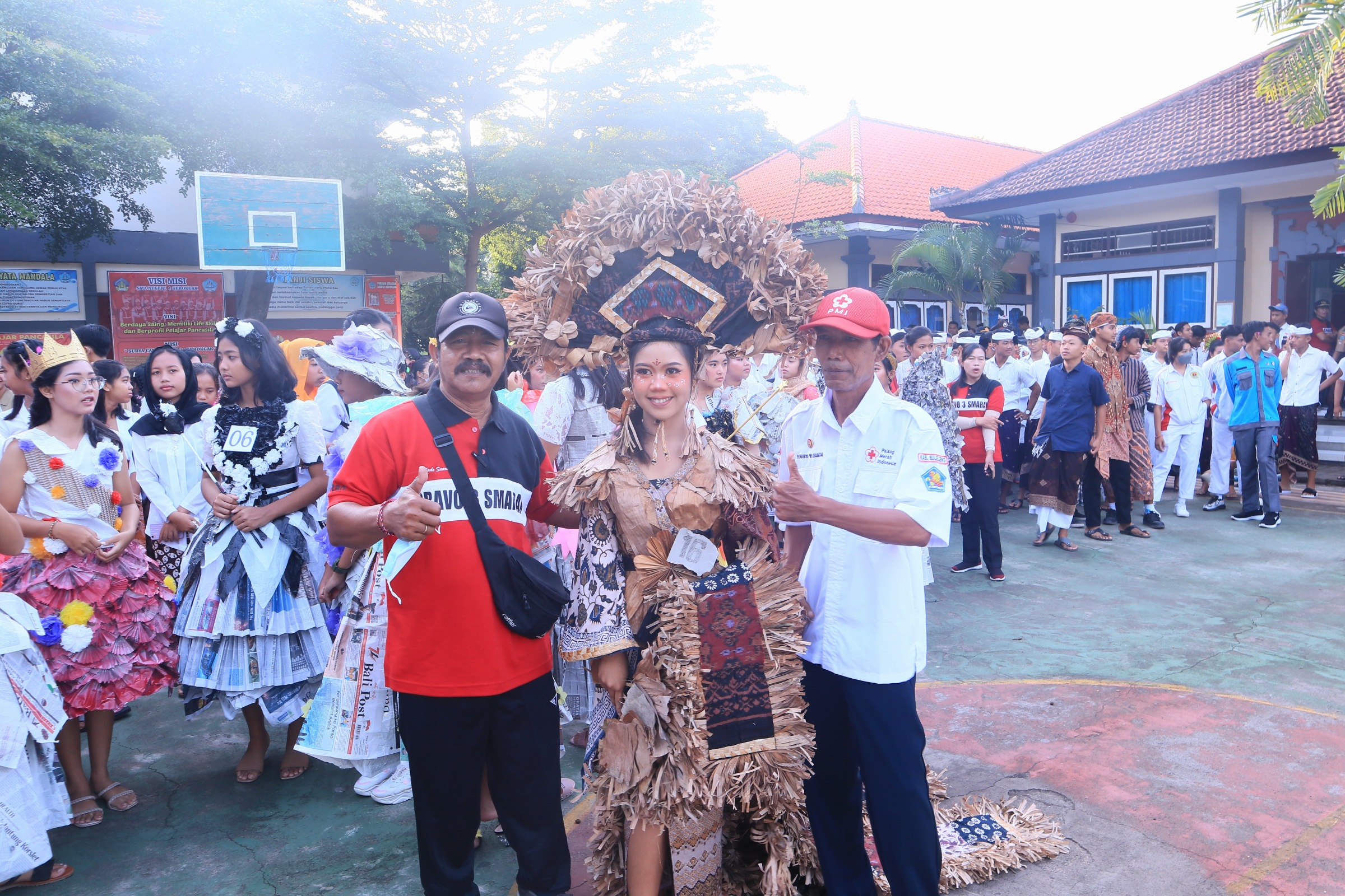 Lomba Baju Recycle
