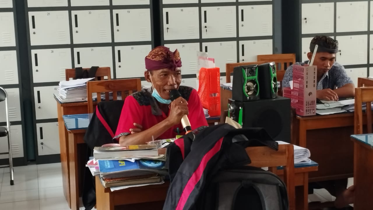 Penyampaian pendapat oleh peserta, Pak Sastrawan